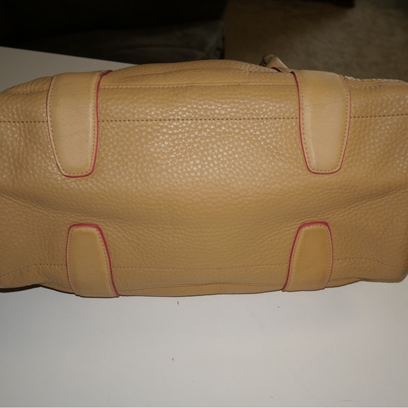 Coach - Picture 5 of 5